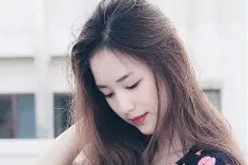百万网红当众辱骂网友言语恶毒诅咒家人黑料曝光引发众怒