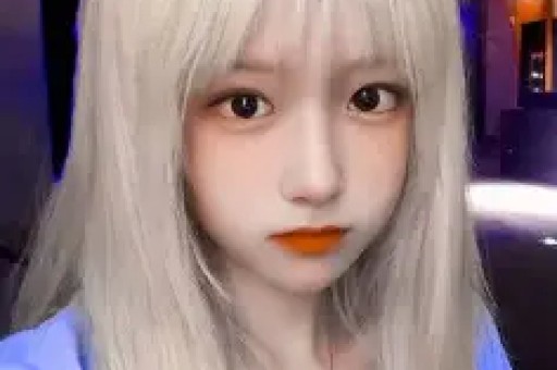 抖音初代网红 x 严谨泳装照